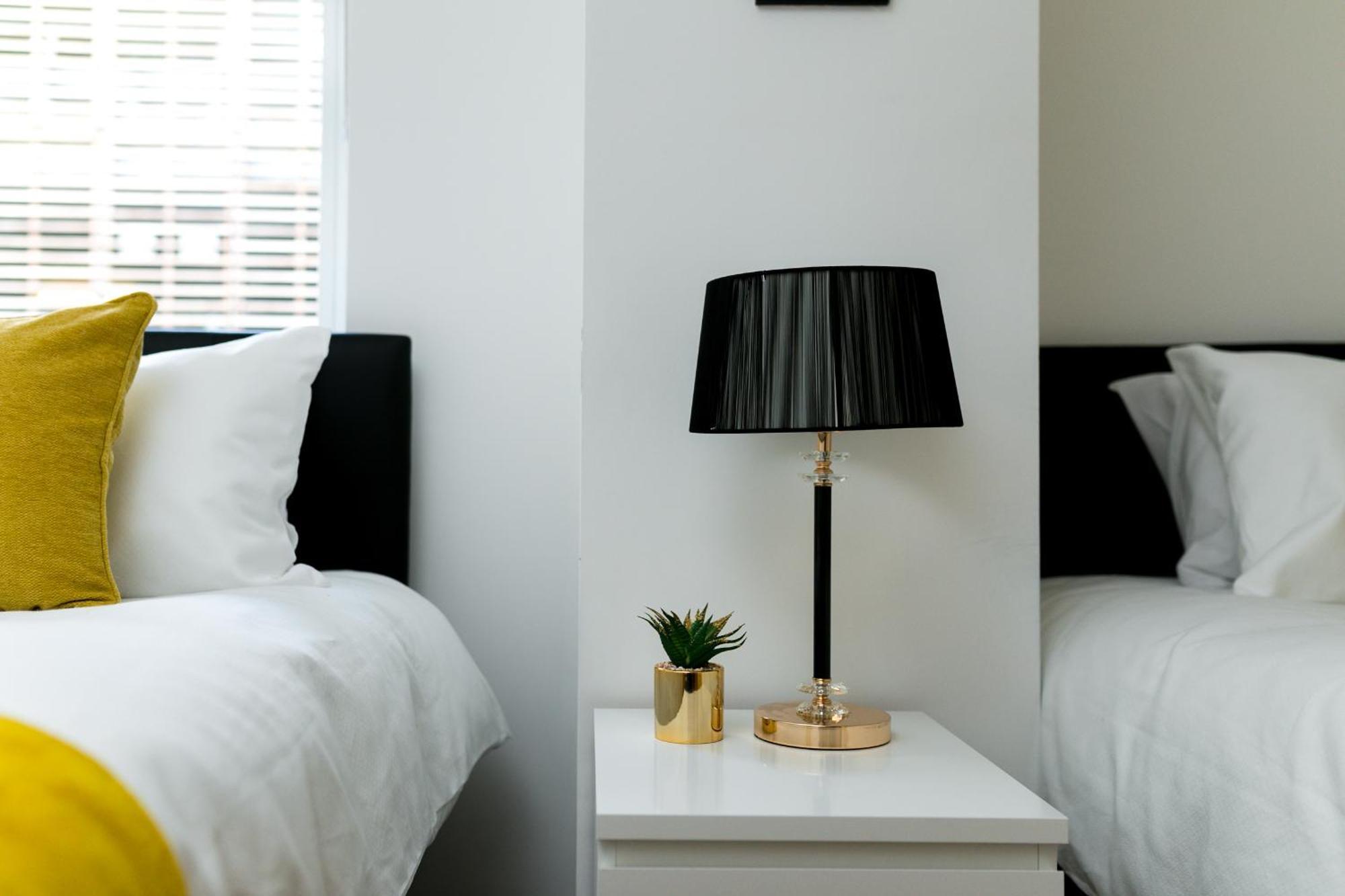 Skyvillion - Cozy Apartments In Enfield Town With Free Parking & Wifi Exterior photo