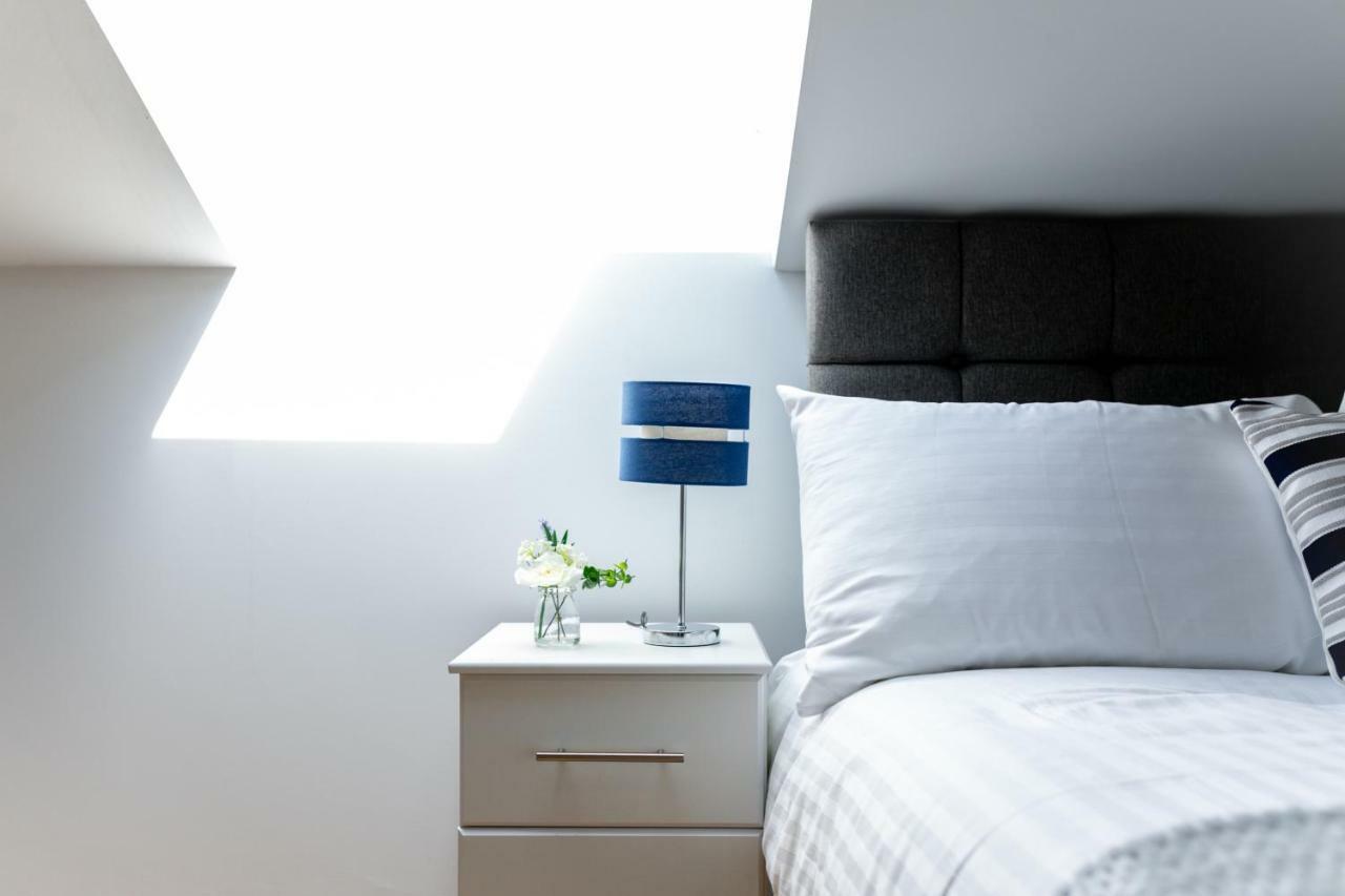 Skyvillion - Cozy Apartments In Enfield Town With Free Parking & Wifi Exterior photo