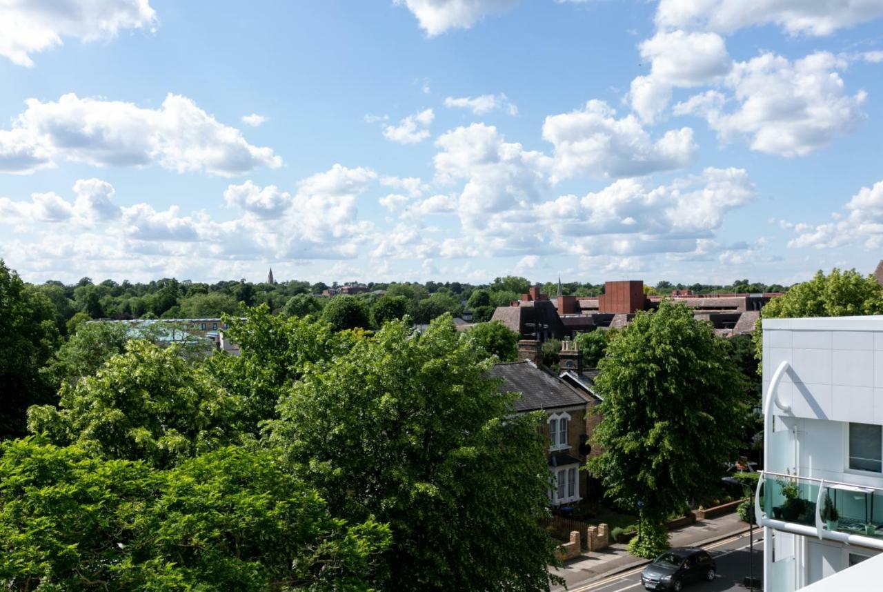 Skyvillion - Cozy Apartments In Enfield Town With Free Parking & Wifi Exterior photo