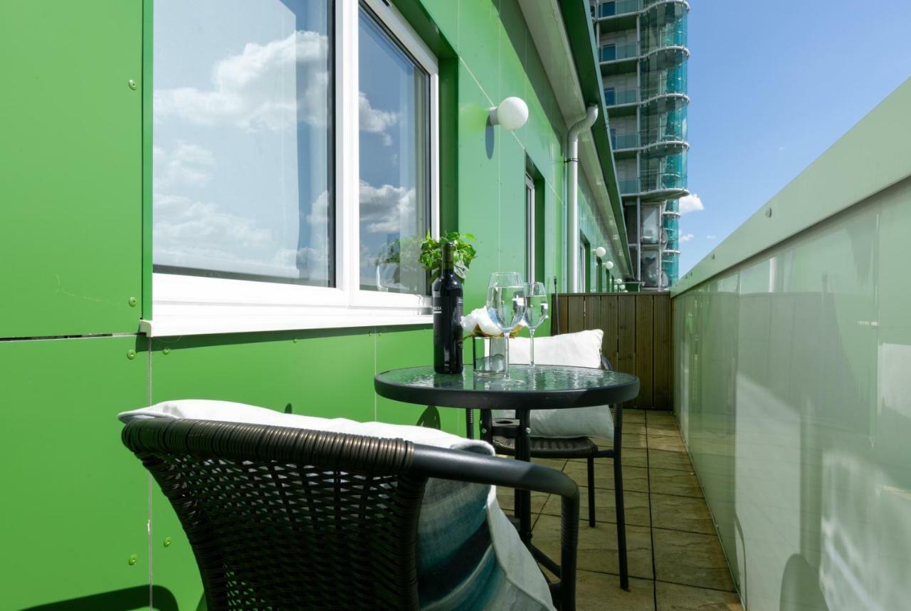 Skyvillion - Cozy Apartments In Enfield Town With Free Parking & Wifi Exterior photo